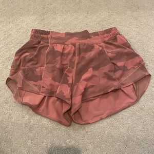 Lululemon Hotty Hot 2.5in Low Rise Size 6